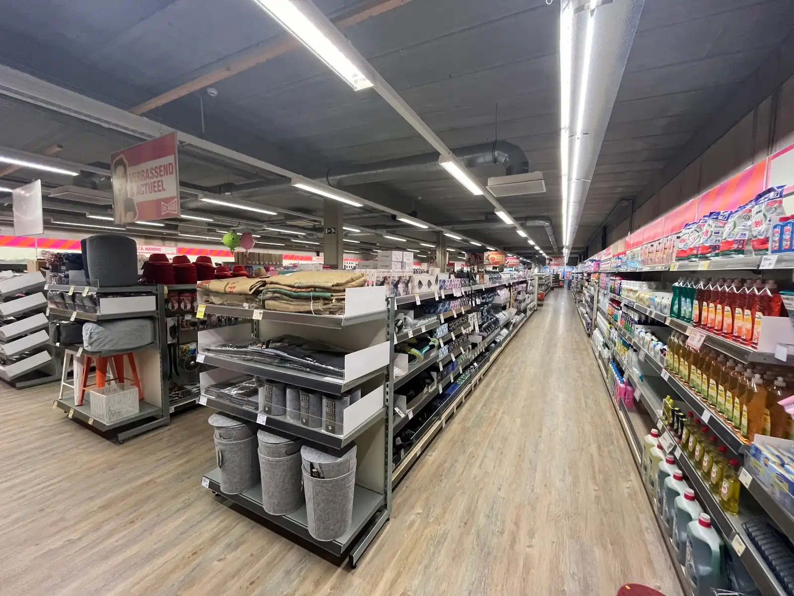 Handelsgelijkvloers te huur – Centrum Lanaken foto 2