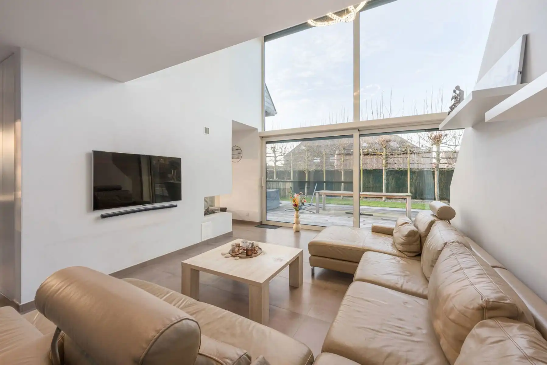 Recente woning te Zomergem met alle comfort aanwezig! foto 2