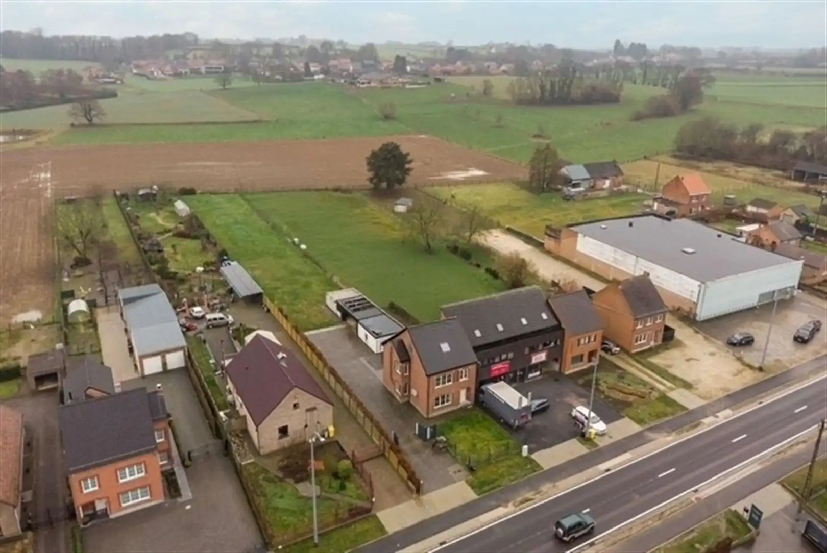 Een ruime halfopenbebouwing op 2000m2 foto 26