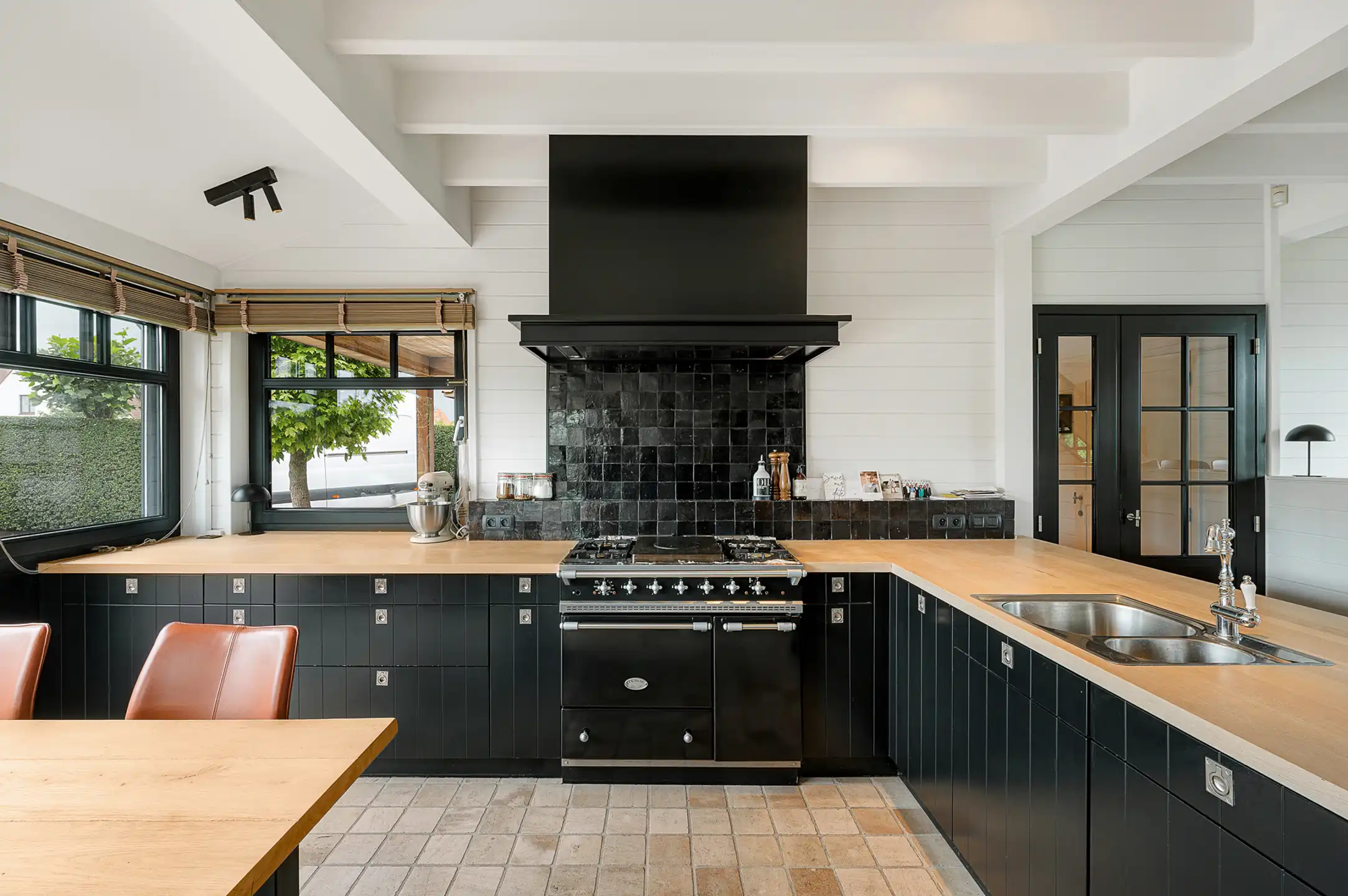 Exclusieve villa met zwembad en panoramisch polderzicht foto 12