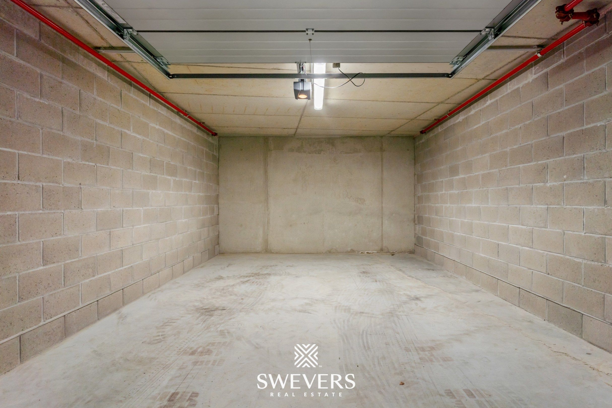 Ruime en beveiligde ondergrondse garagebox te huur in Quartier Blue foto 11