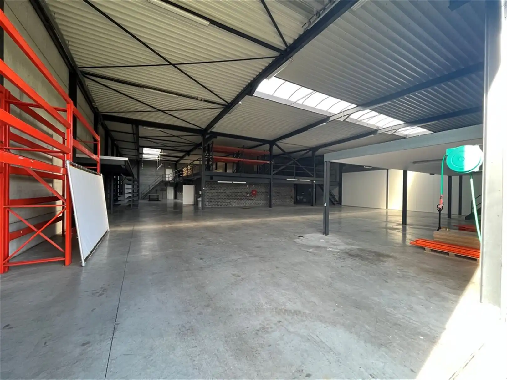 Magazijn + kantoor op zichtlocatie langs E17 foto 25