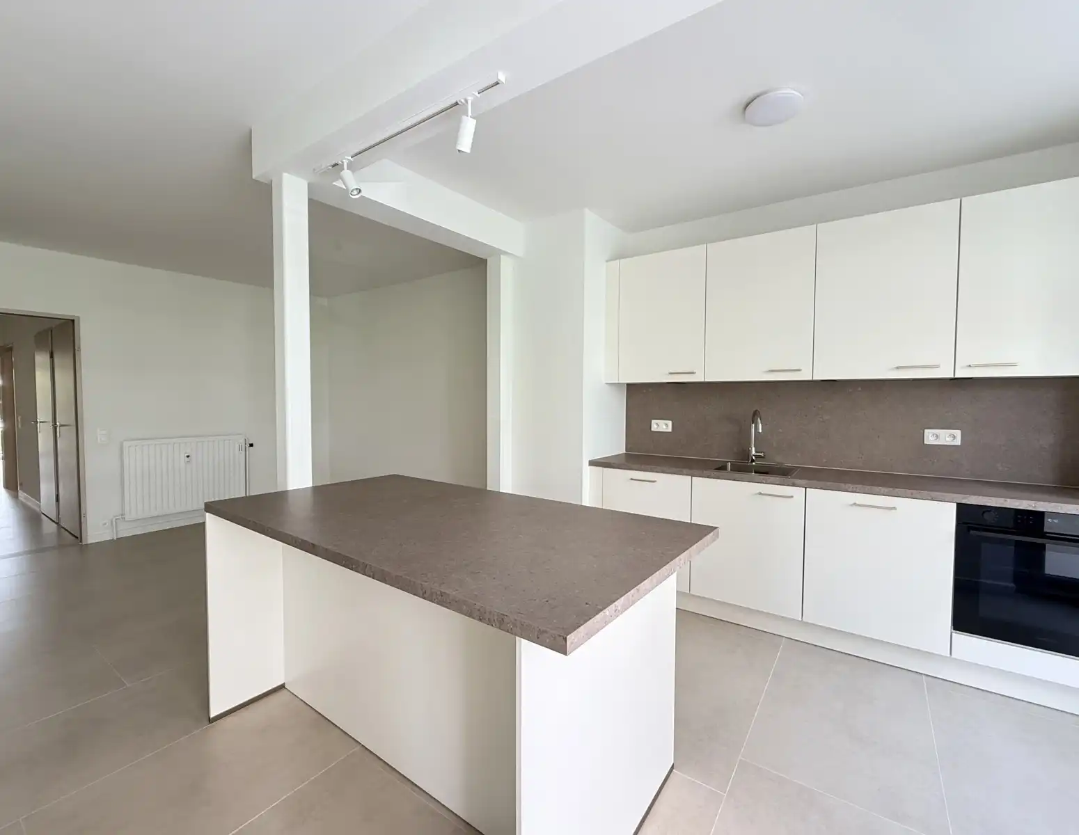 Berchem | Gerenoveerd 2 slpk app + terras  foto 3