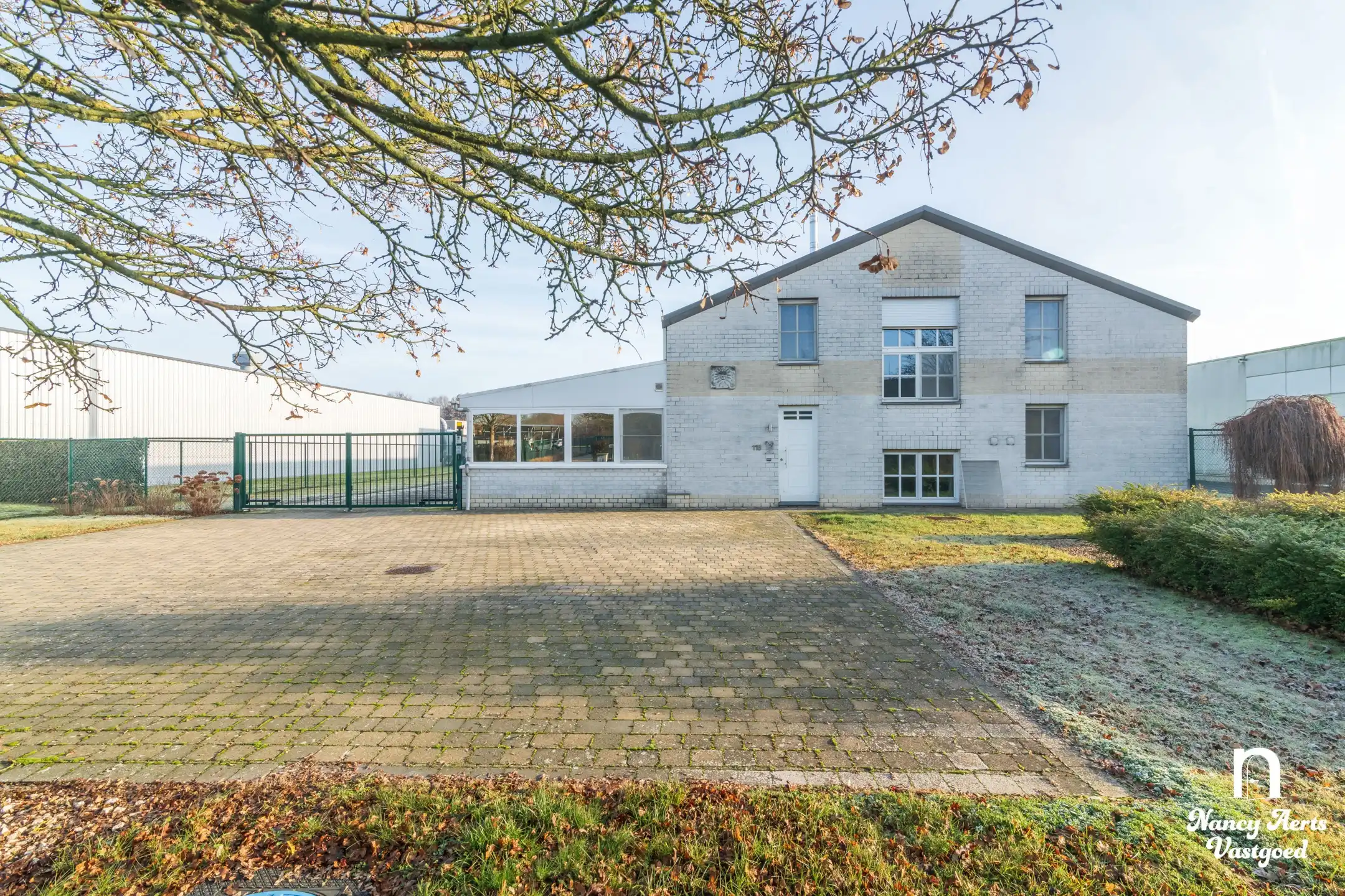 Loods van 550 m² met kantoor en woning met 4 slaapkamers foto 39