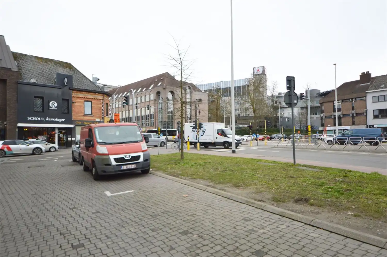 MODERN COMMERCIEEL GELIJKVLOERS 400 M2 OPTIONELE PARKING foto 22