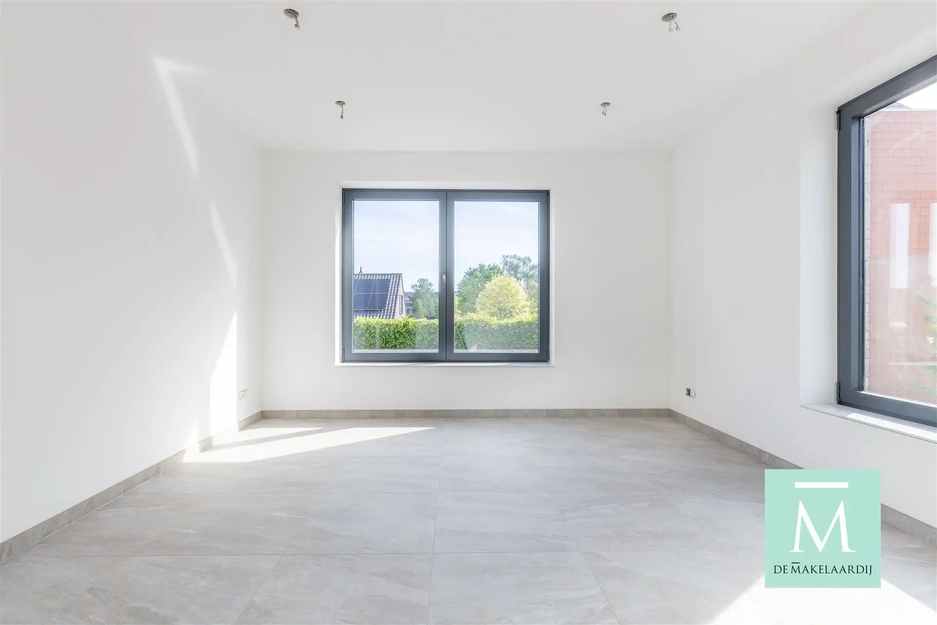 Zeer ruime nieuwbouwwoning met 5 slaapkamers en tuin foto 14