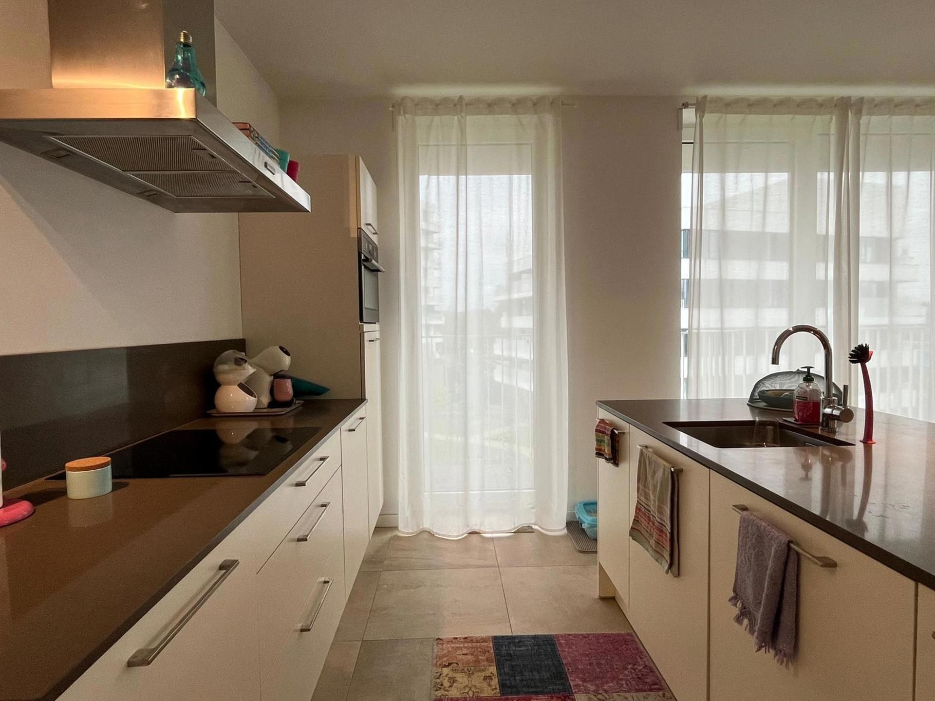 Prachtig twee-slaapkamerappartement mét parking en terras. foto 5