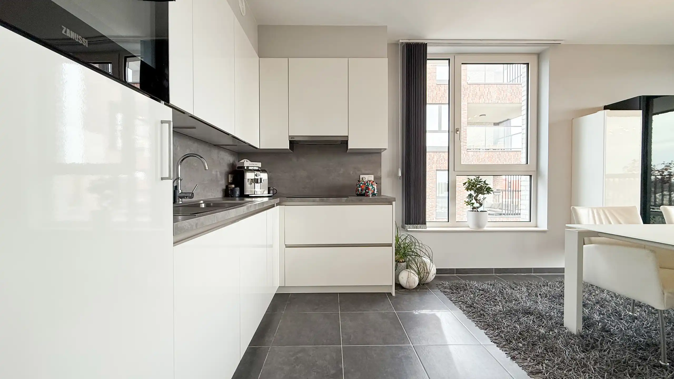 Instapklaar appartement met vrij uitzicht en parkeerplaats! foto 13