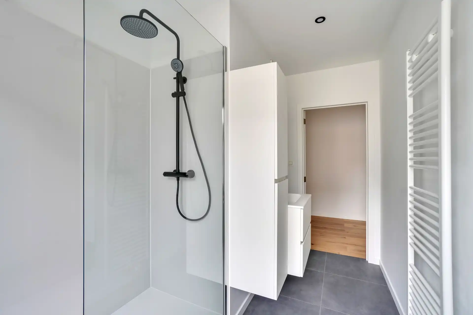 Stijlvol gerenoveerd 2 slaapkamer app. in het centrum Hasselt foto 17