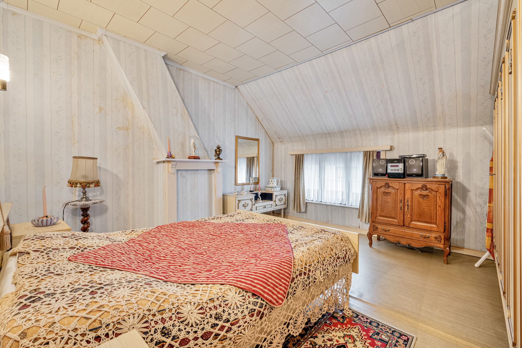 Rustig gelegen te renoveren starterswoning! foto 10