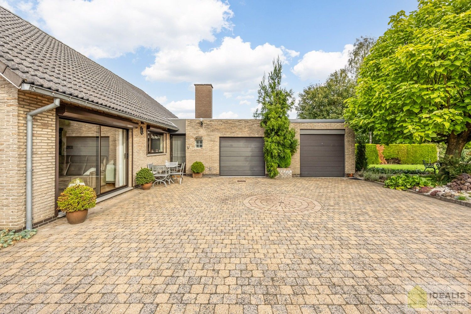 IDEALIS VASTGOED – PERFECT ONDERHOUDEN, INSTAPKLARE WONING +- 175M², MET MAAR LIEFST 4 SLAAPKAMERS, HEERLIJK LICHTRIJKE WOONKAMER EN DUBBELE GARAGE OP EEN PRACHTIG GROEN EN RUIM PERCEEL VAN 18A 43CA. foto 36