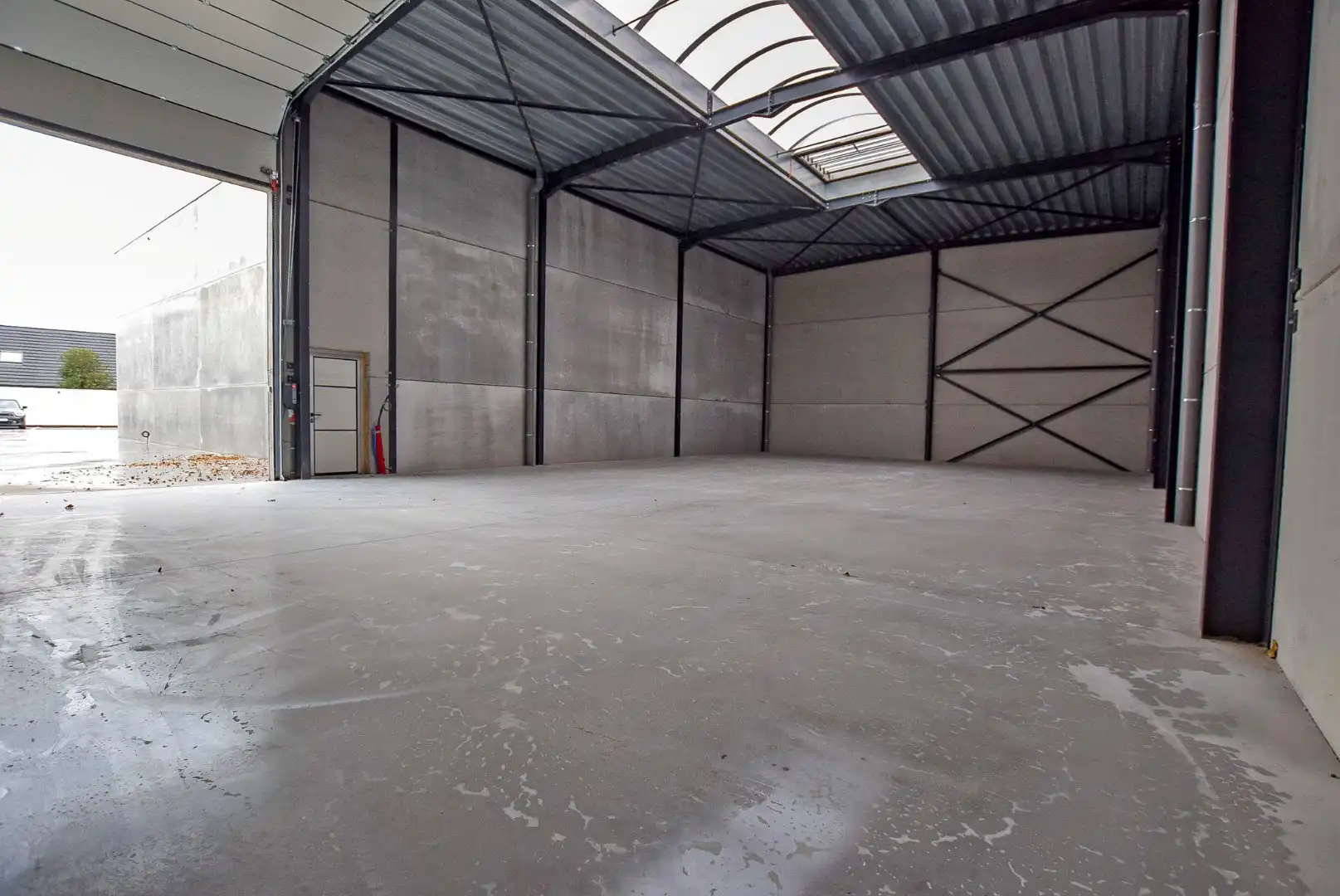 Geïsoleerde nieuwbouwloods 9F (loods 5) (249m²) te huur op een industrie- ambachtzone te Vleteren. foto 2