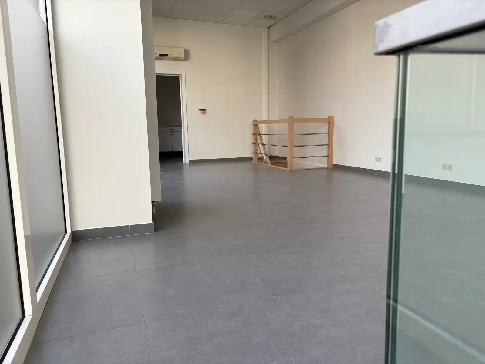 Recente handelsruimte in het centrum foto 10