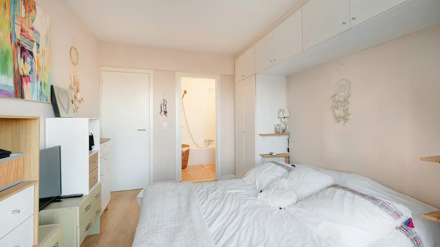 Ruim 2-slaapkamerappartement met frontaal zeezicht op een gegeerde ligging aan de Zeedijk. foto 13