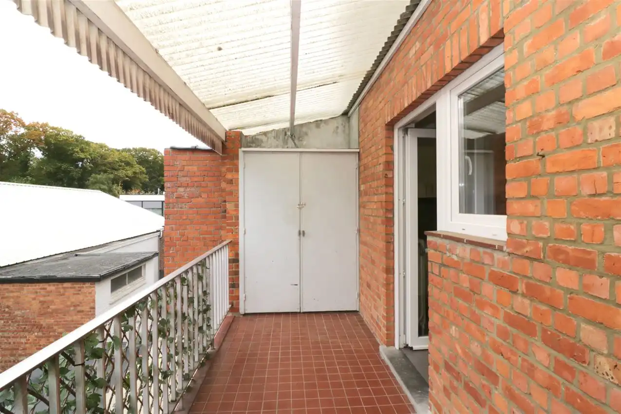 Opbrengsteigendom (handel & 4 app) op toplocatie foto 49