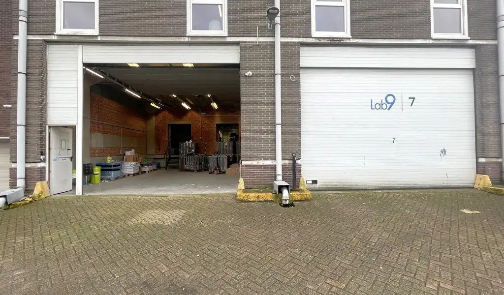 Magazijn met mogelijkheid tot kantoren te huur aan de Noorderlaan  in Antwerpen foto 8