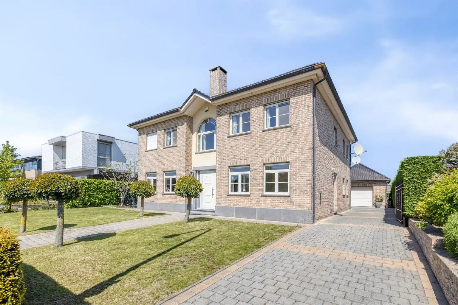 Prachtige vrijstaande villa met 5 (+3) slaapkamers, garage en omheinde tuin, ideaal gelegen op een boogscheut van het centrum van Maaseik.  foto 38