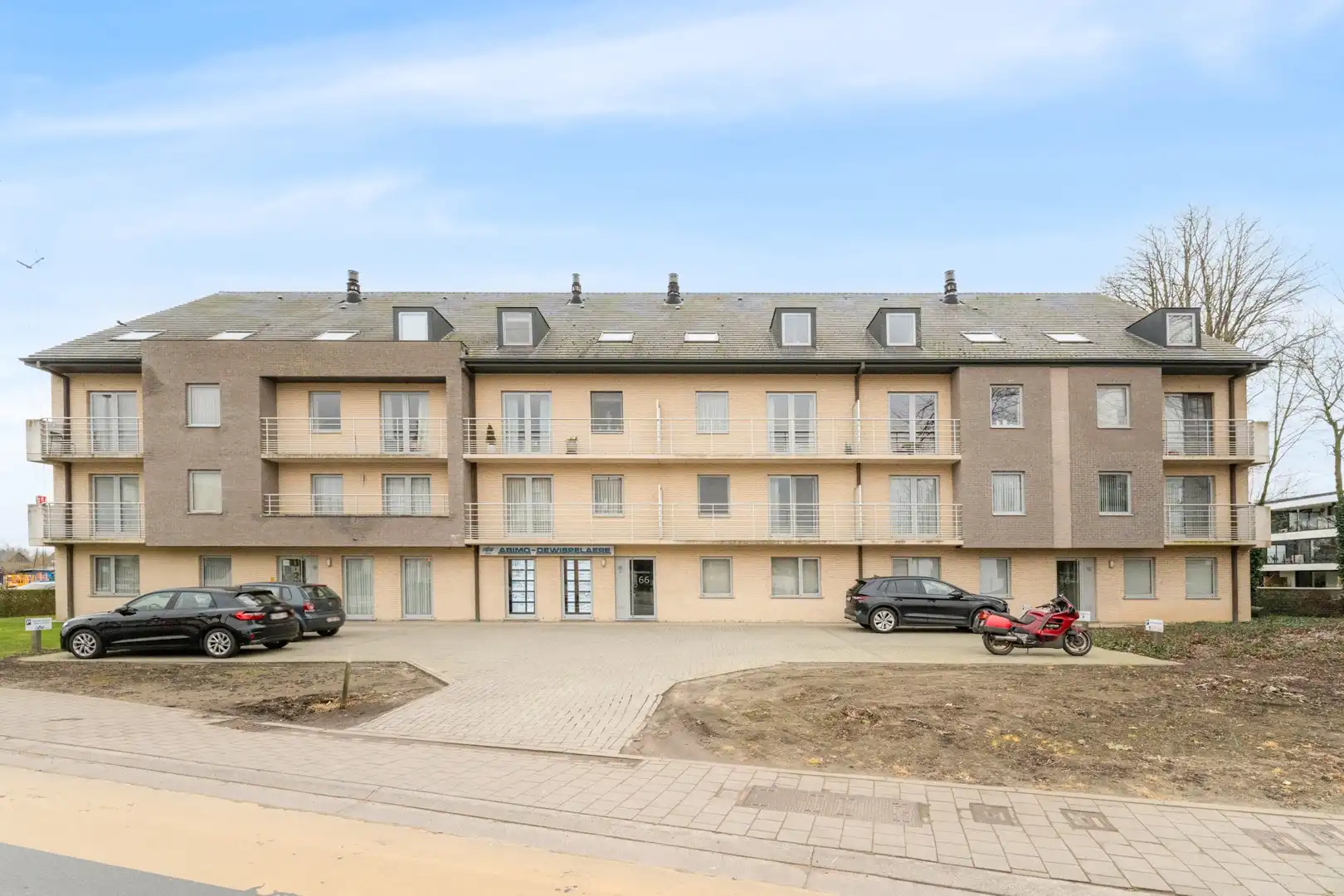 Appartement op de bovenste verdieping met 2 slaapkamers en garagebox foto 3