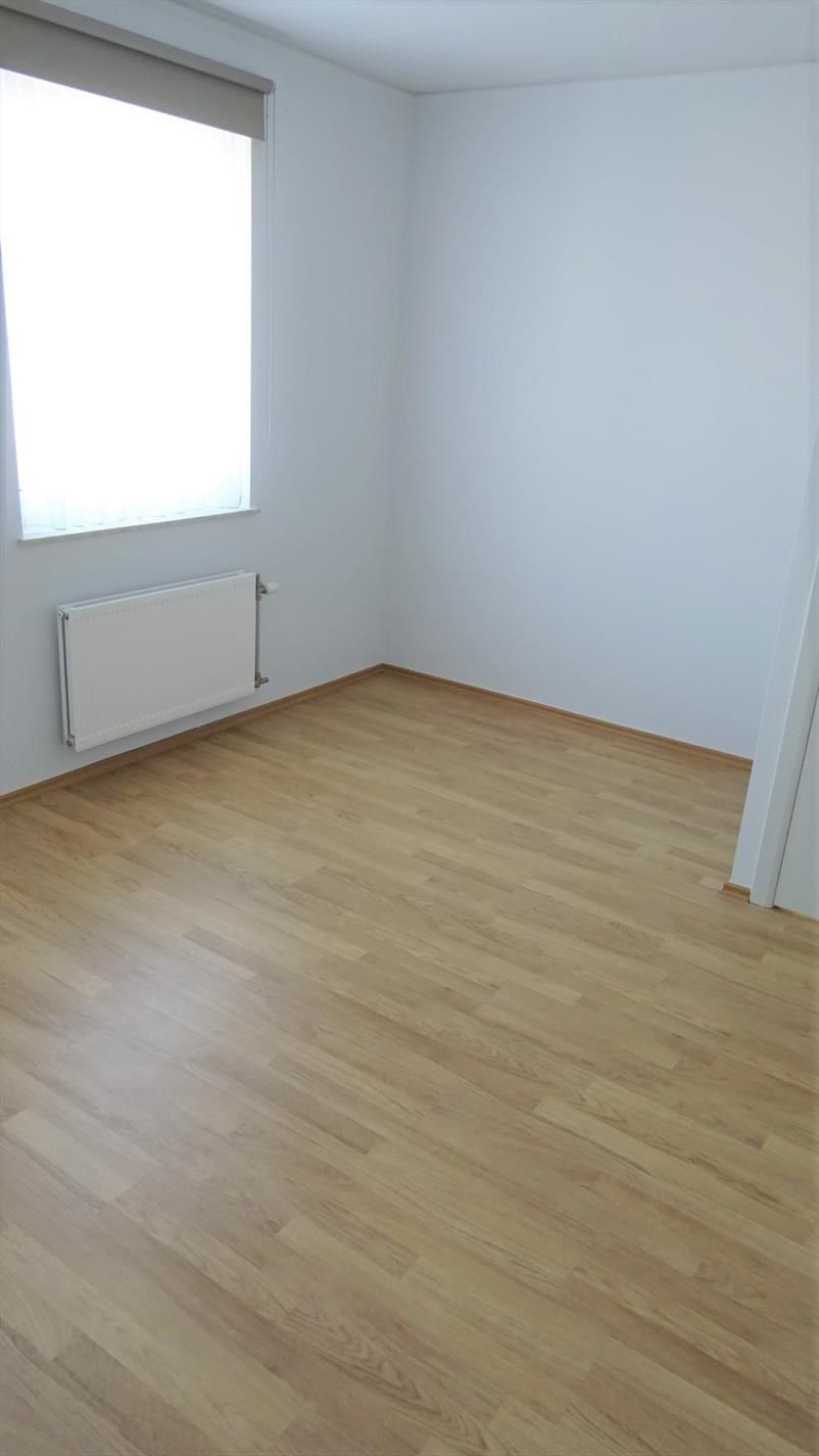 Ruim app. met 2 slpks, terras, parkeerplaats en kelder foto 5