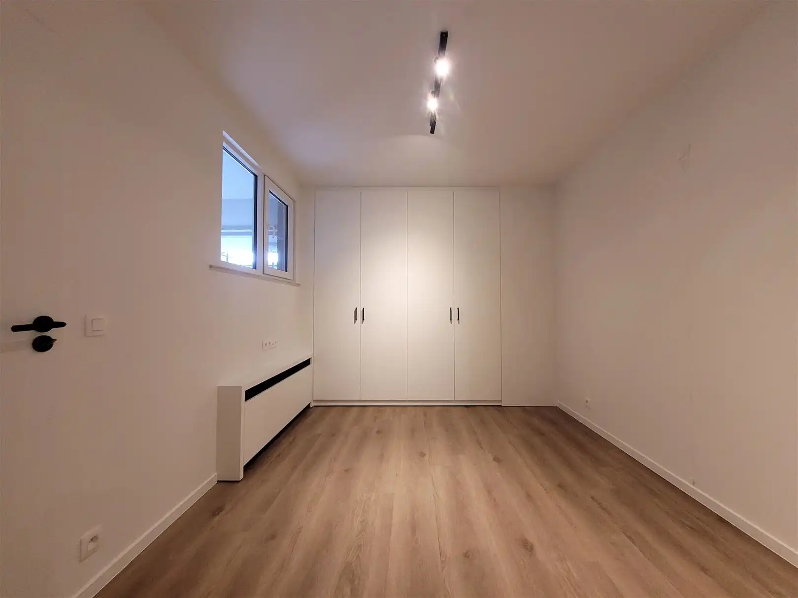 Ongemeubeld appartement met 1 slaapkamer en slaaphoek foto 10