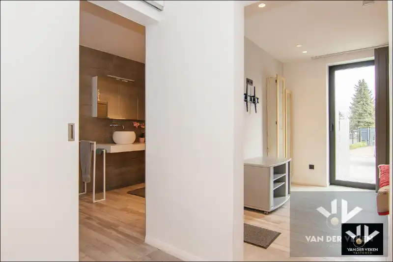 LUXUEUS AFGEWERKT GVL APP MET RIANTE TUIN EN TERRAS foto 16