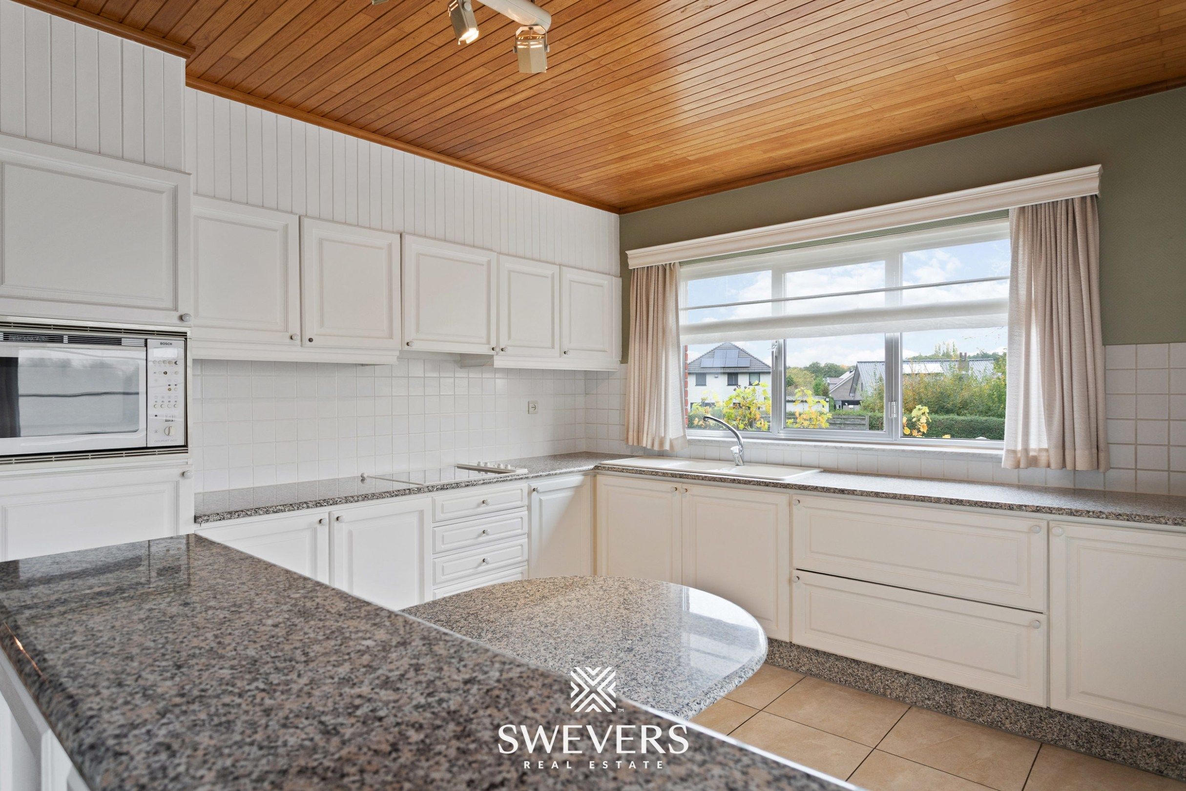 Gelijkvloerse woning met 4 slaapkamers op 8a85 te Viversel. foto 8