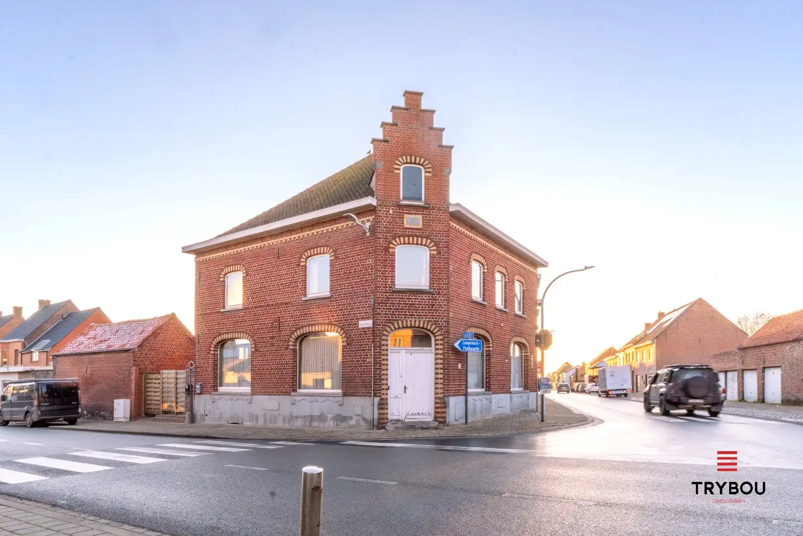 Ruime hoekwoning met tuin te Houthulst foto {{pictureIndex}}