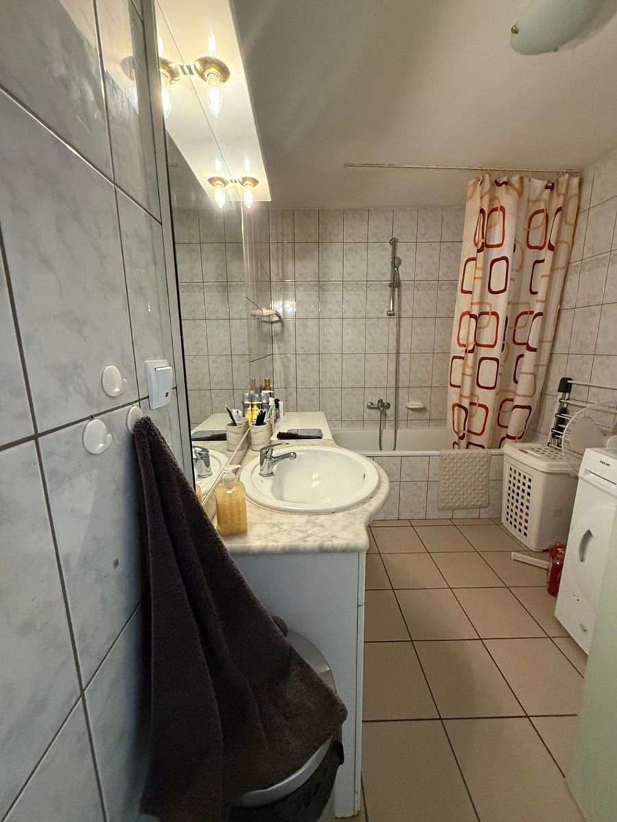 Instapklaar appartement met terras op toplocatie in Genk foto 9