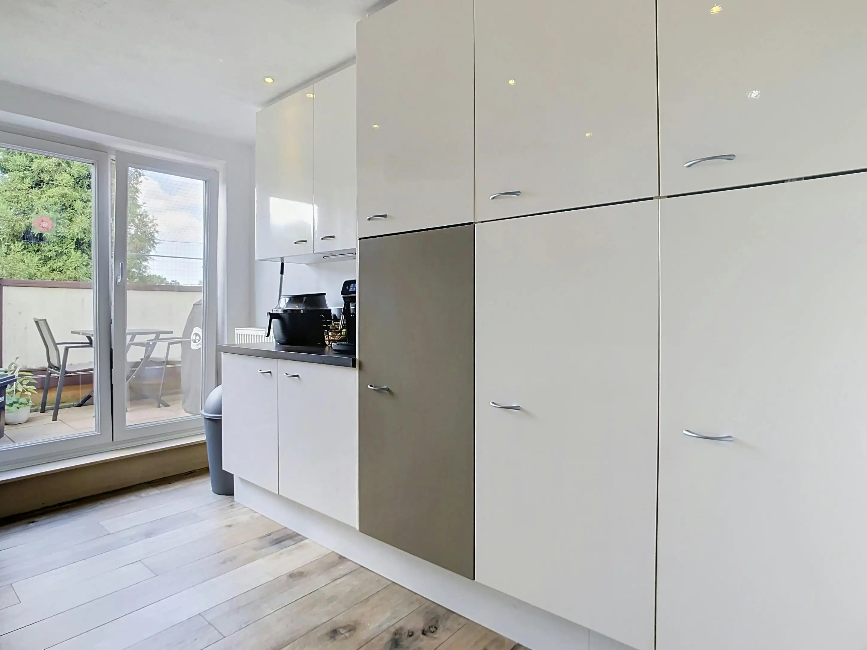 Duplex met terras en autostaanplaats te koop in Burcht foto 10