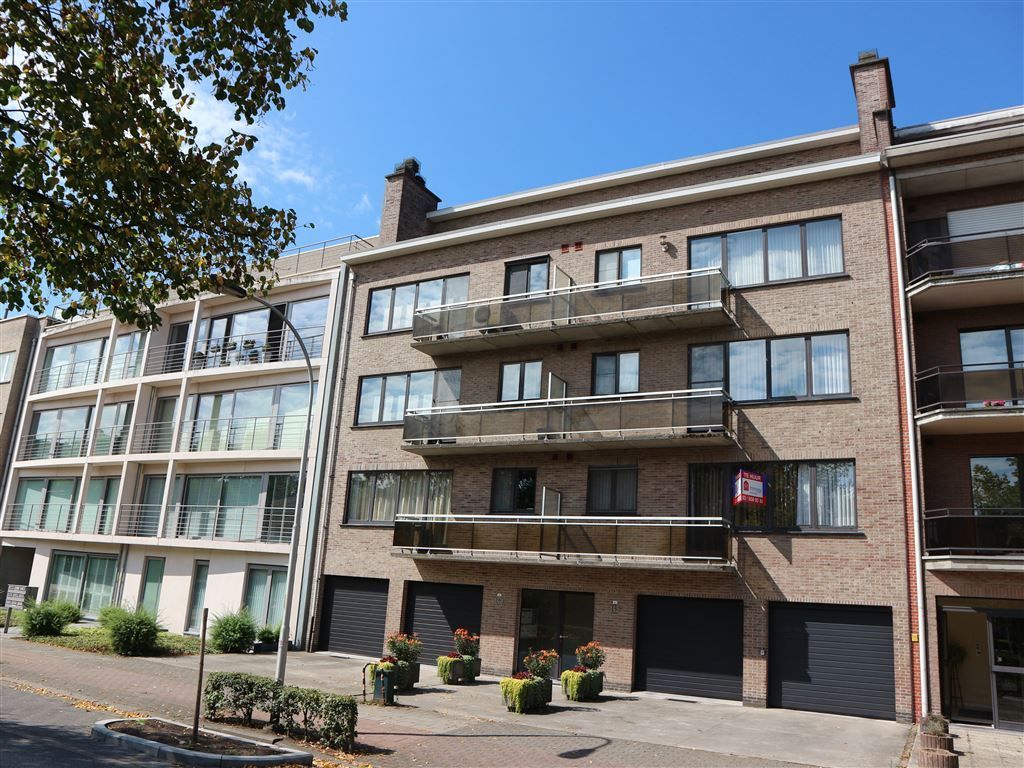 Ruim appartement op 1e verdieping met lift foto {{pictureIndex}}