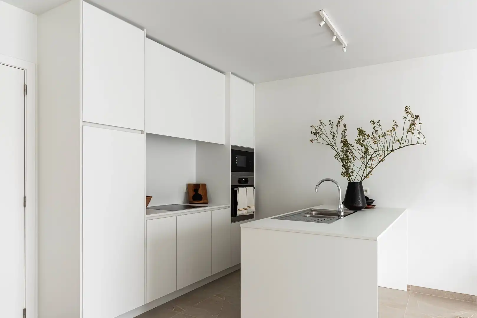 Lichtrijk recent instapklaar appartement met 2 slaapkamers, zonneterras, parking en ruime kelderberging foto 5