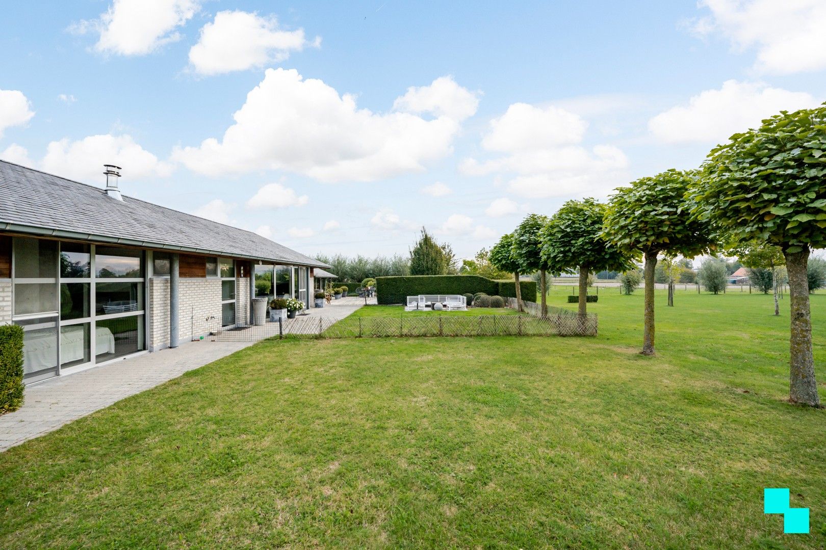 Prachtige gelijkvloerse woning op 6.036m² met verzichten in Kachtem foto 16