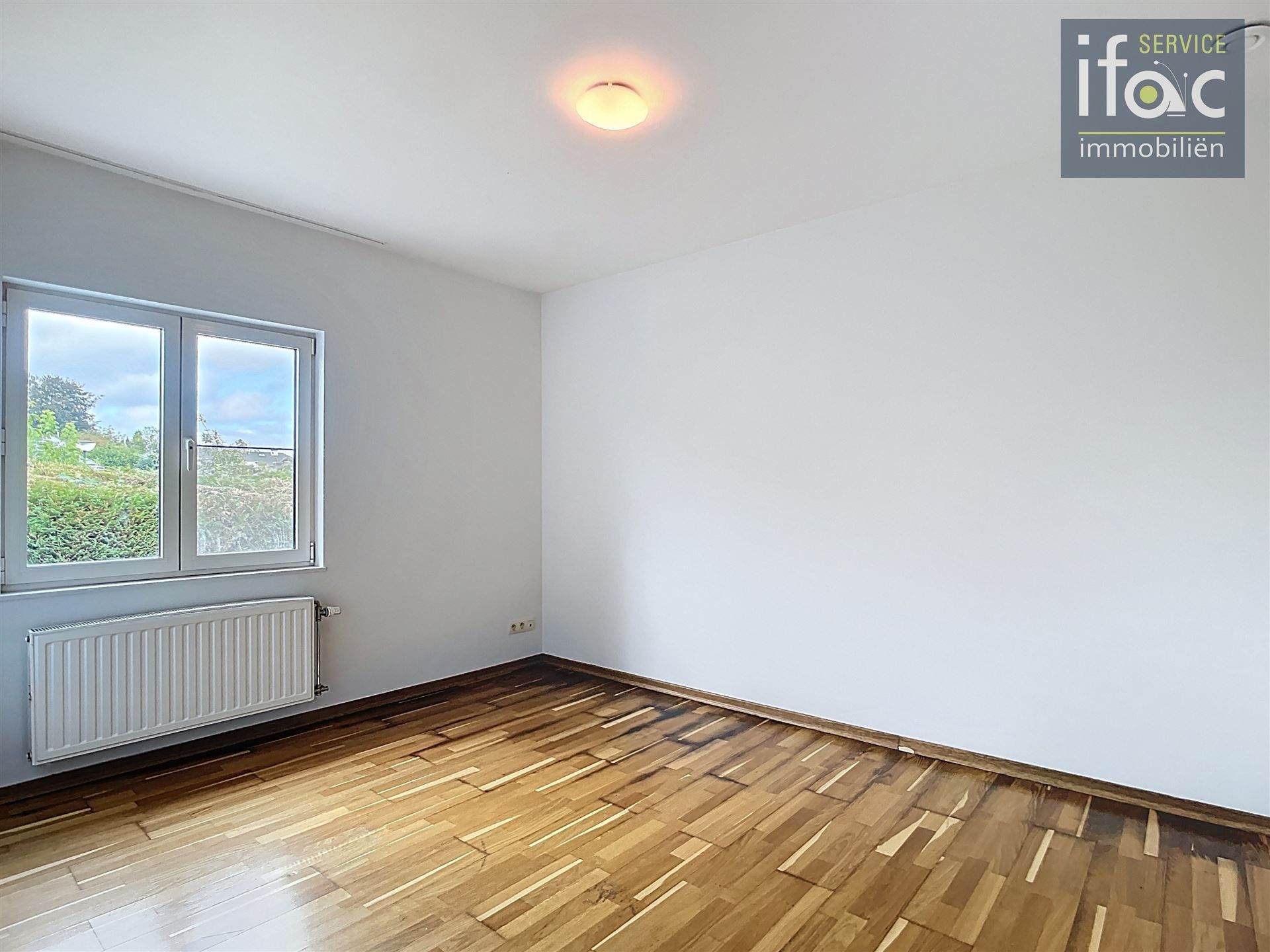 Gerenoveerde villa met 4 ruime slaapkamers foto 18