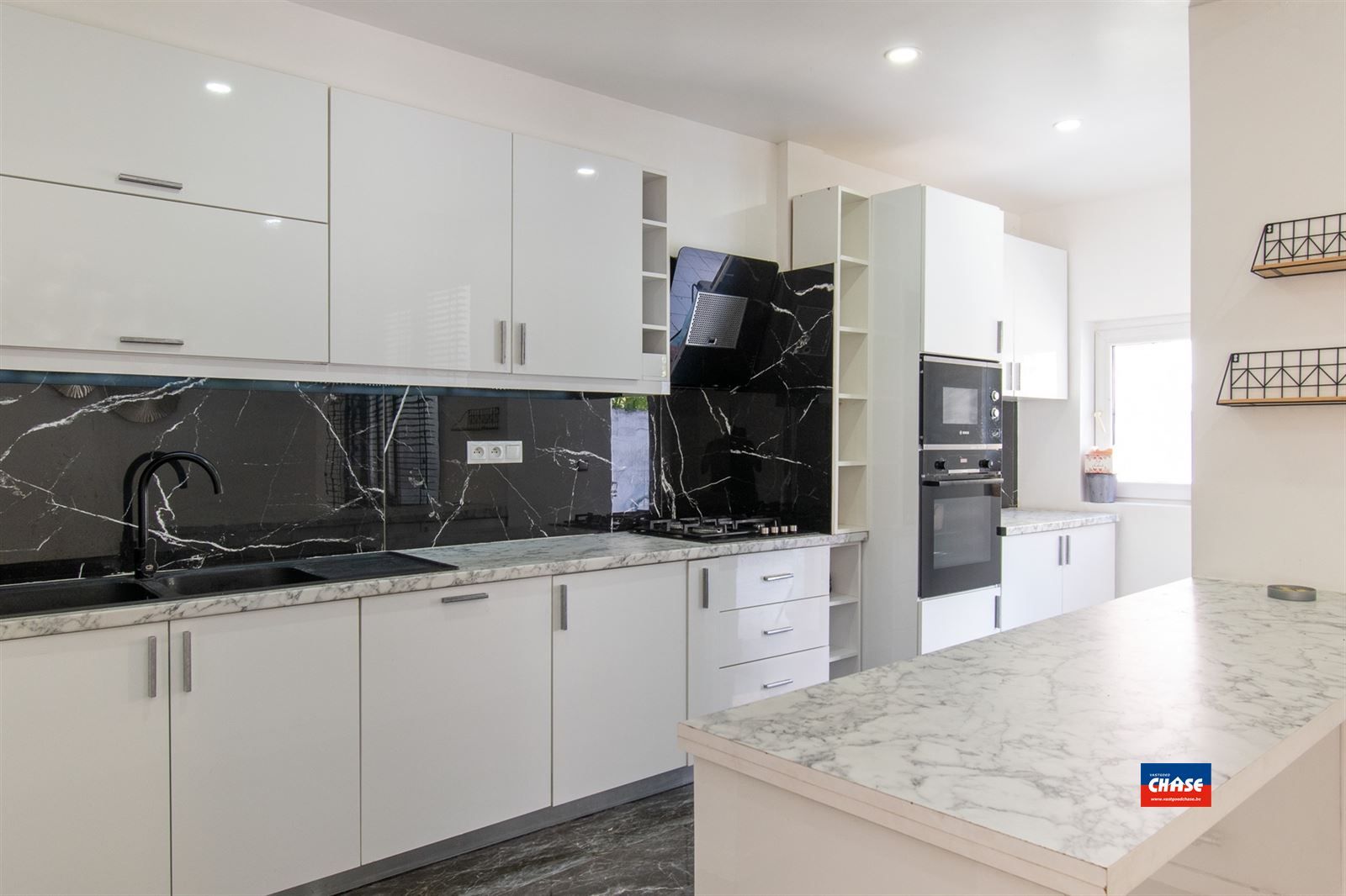 Gerenoveerde woning met 2 tot 3 slaapkamers foto 3