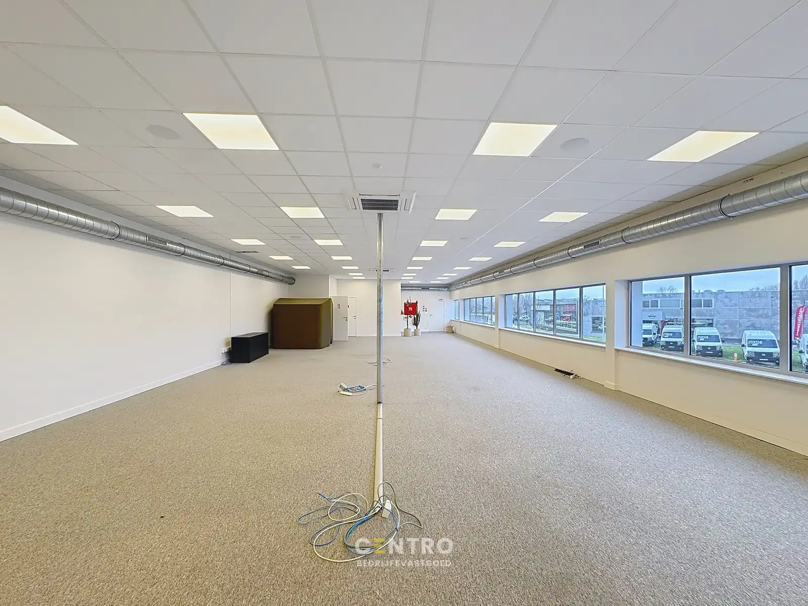 Kwalitatief afgewerkte KANTOORRUIMTE (268 m²) op de eerste verdieping met private parkeergelegenheid (inclusief laadpalen)! foto 6