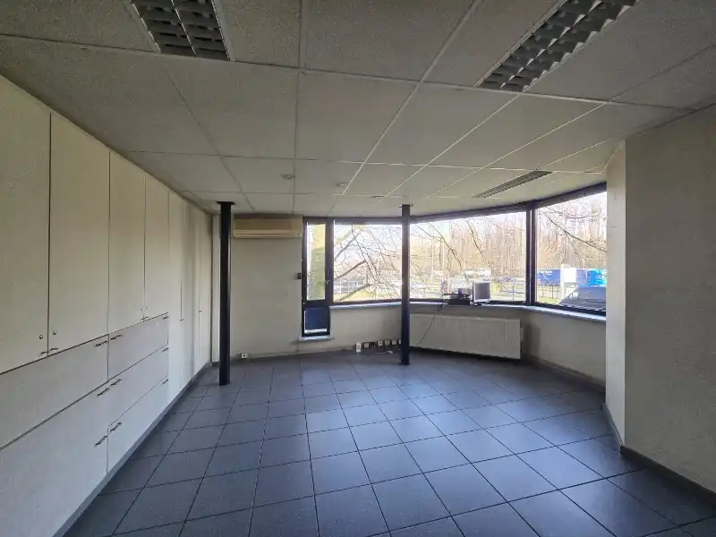 Kantoorgebouw te huur foto 8