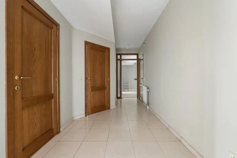 RUIM APPARTEMENT MET UITZONDERLIJK TERRAS VAN +50M² IN SINT-TRUIDEN foto 5