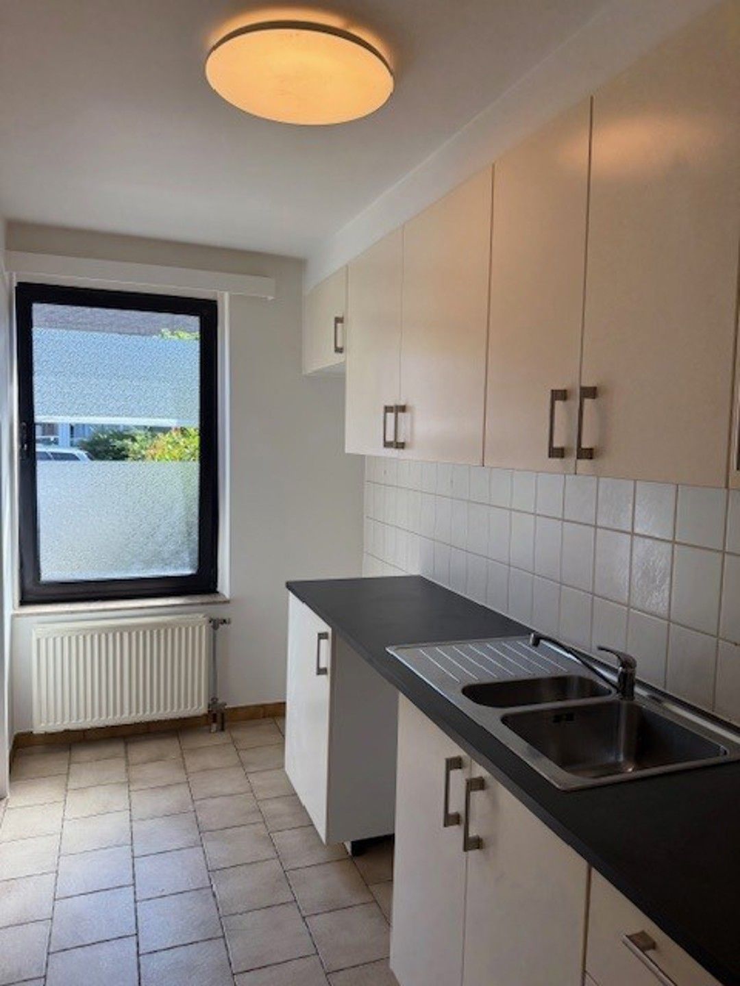 Deels gerenoveerd gelijkvloers appartement. foto 6