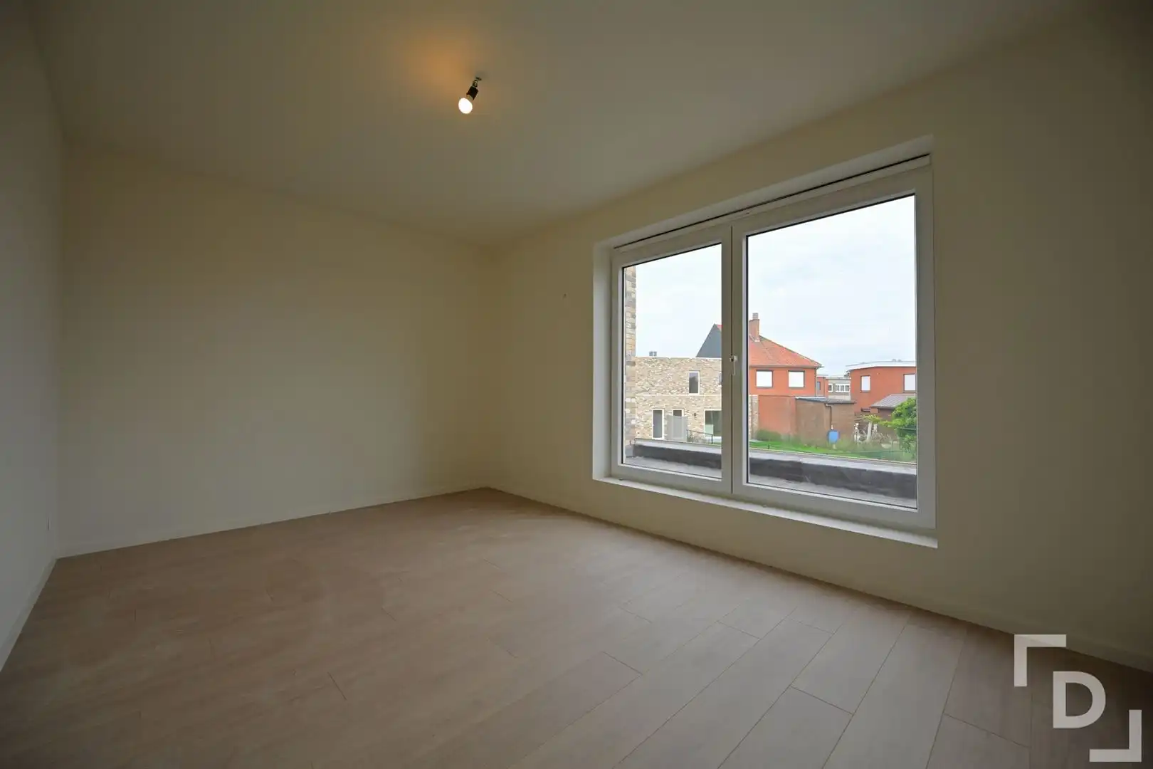 Afgewerkte nieuwbouwwoning in hartje Proven. foto 9