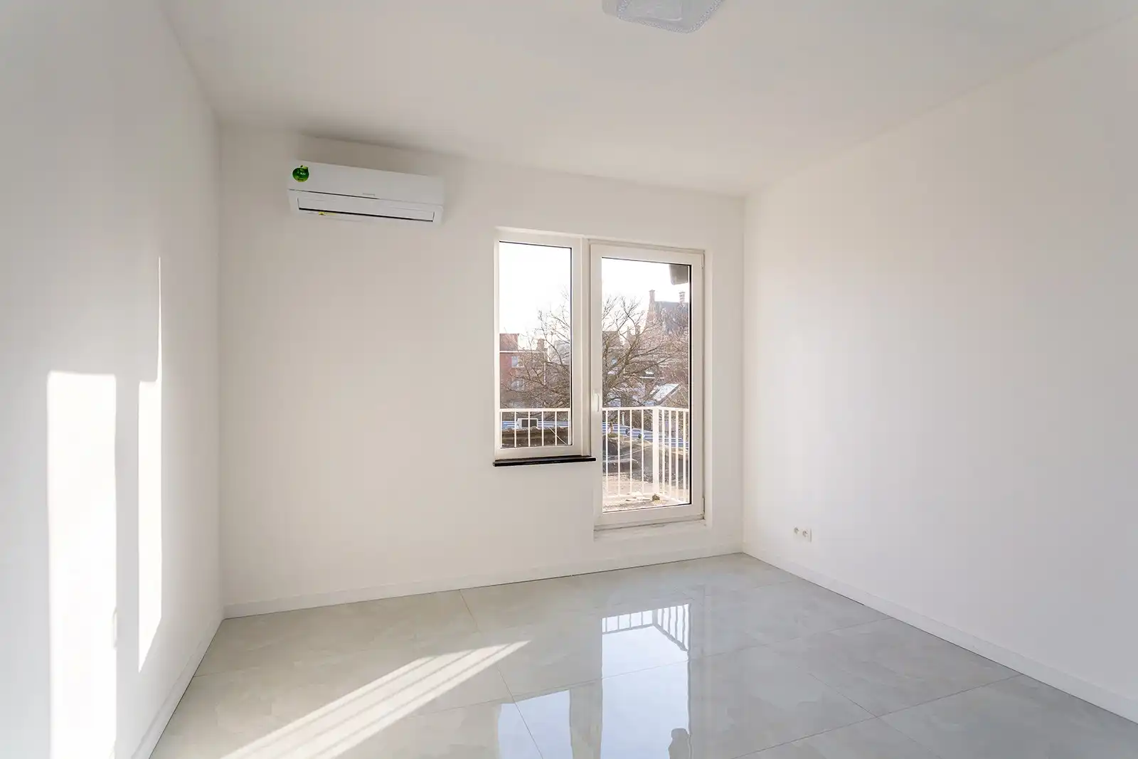 Recent gerenoveerd app. met 2 slpks en 2 terrassen foto 19