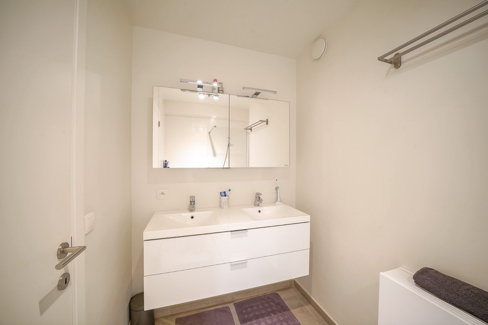 Recent gelijkvloers 2-slaapkamer appartement vlakbij de Spuikom te Bredene foto 17