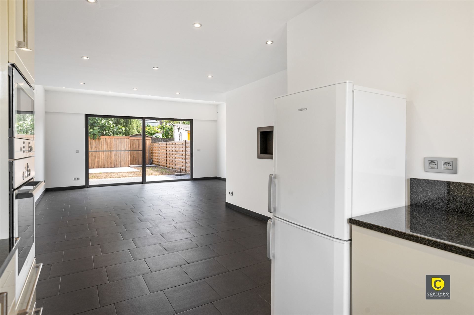 Recente instapklare woning op woonerf foto 8