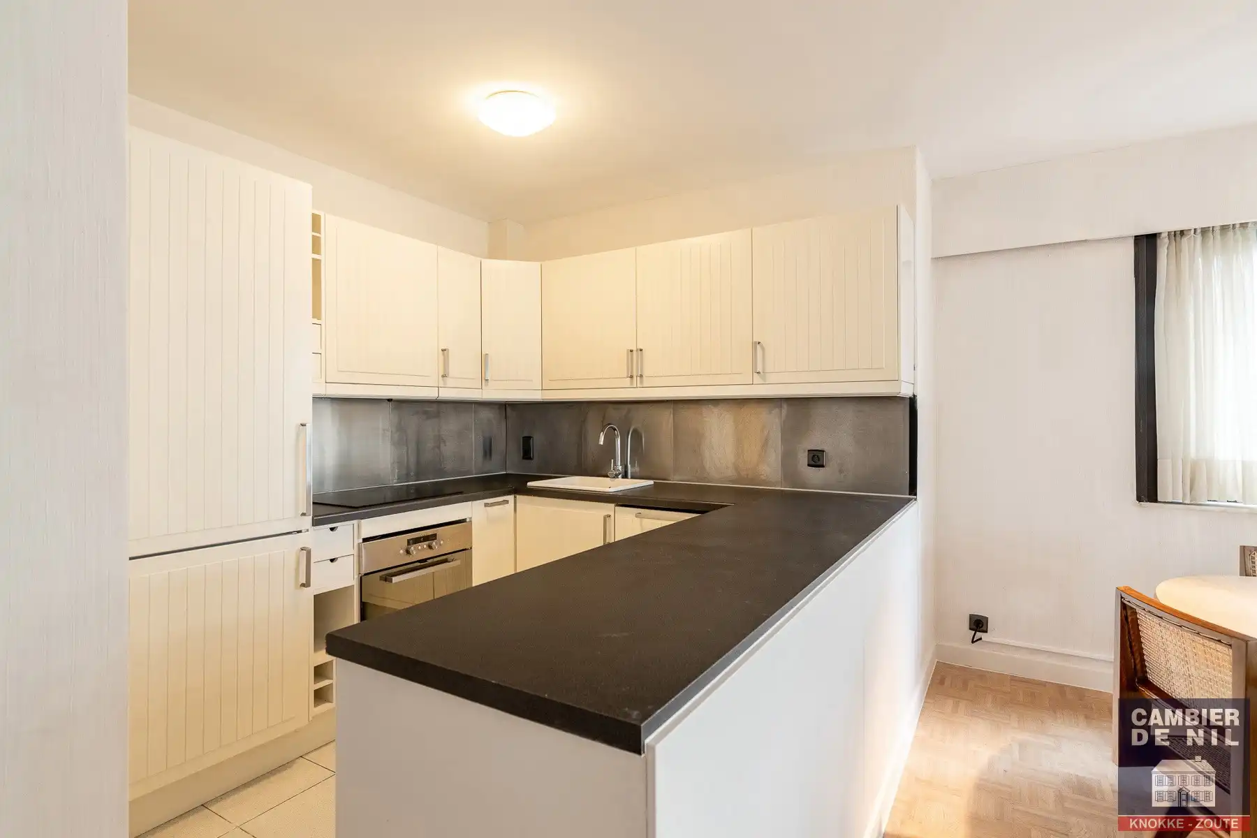 Ruim, ongemeubeld hoekappartement nabij het Albertplein  foto 8