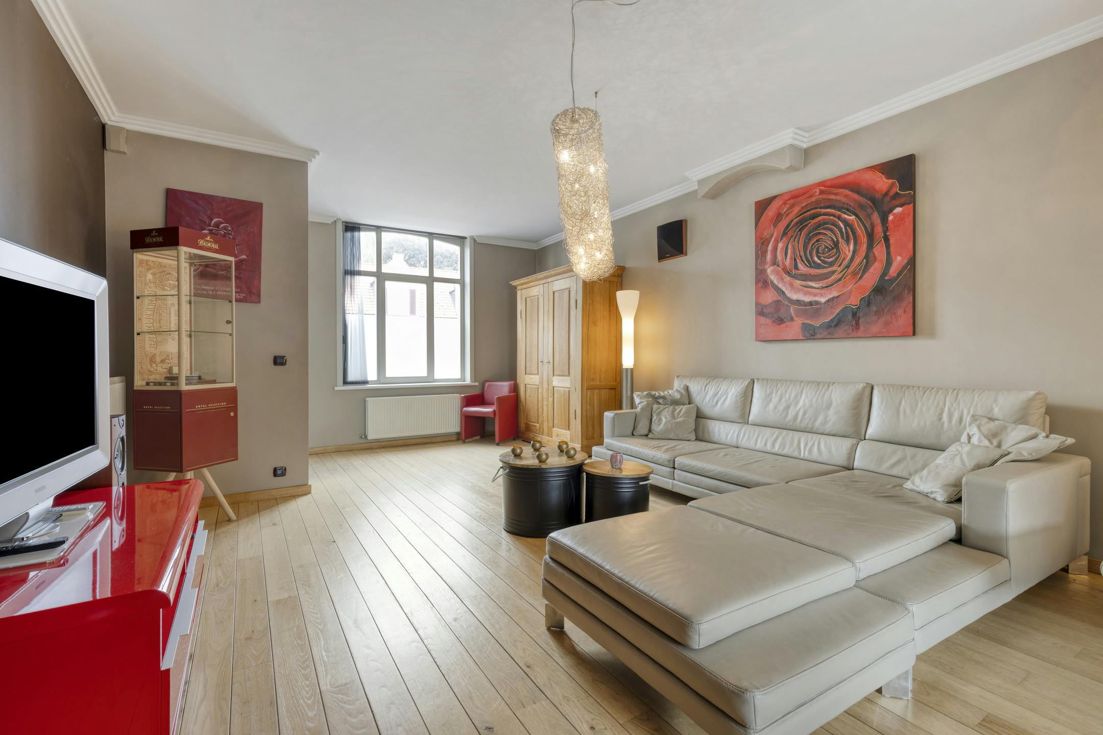 Instapklaar huis met 4 slaapkamers in Assebroek  foto {{pictureIndex}}