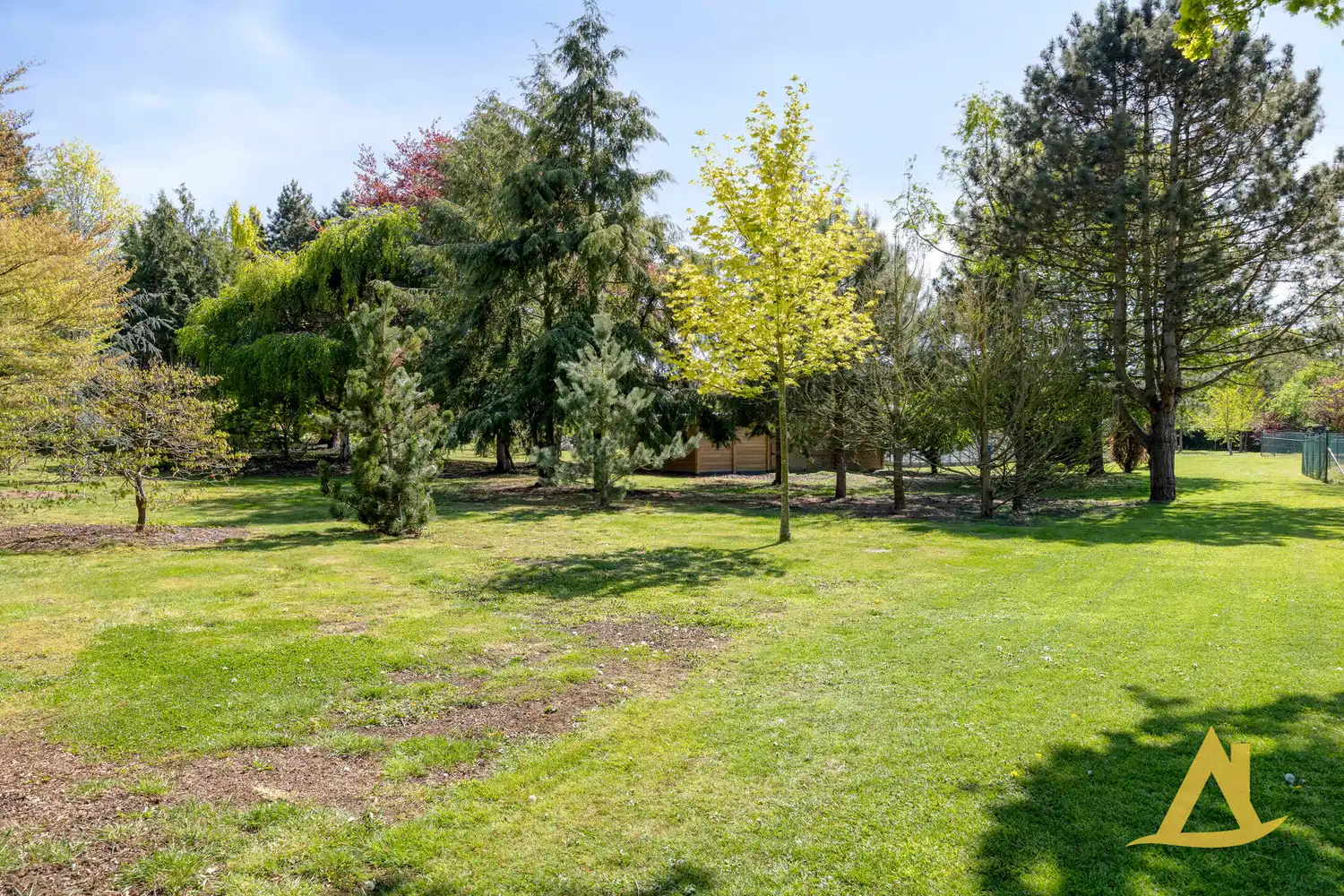 EXCLUSIEVE VILLA MET PARKTUIN EN ZWEMVIJVER OP EEN PERCEEL VAN 1HA 5A 16CA! foto 59