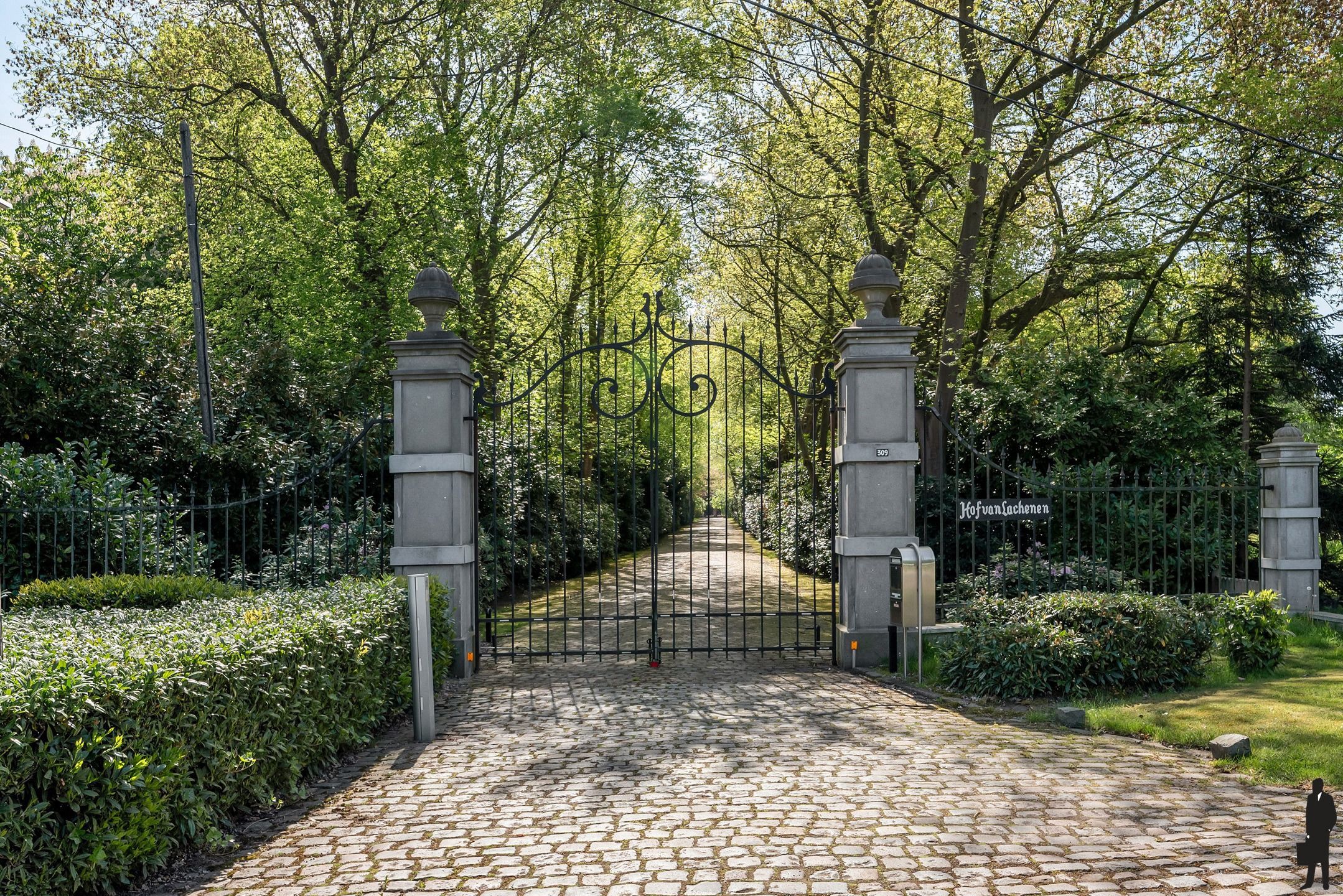 Uniek domein "Hof Van Lachenen" met 2 villa's te koop in Lier.  foto 7