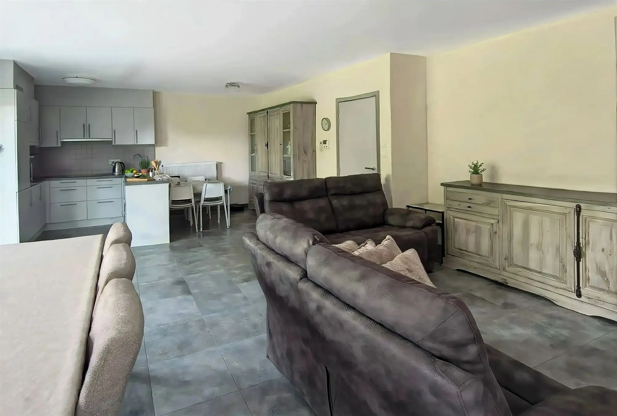 Appartement - Gelijkvloers - met 2 slaapkamers, groot terras en ondergrondse autostaanplaats foto 5