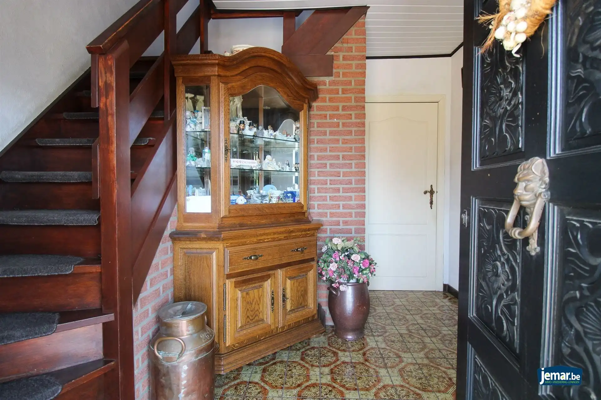 Vrijstaande gezinswoning met 4 slaapkamers, ruime kelder en garage, zonnepanelen mét certificaten en tuin op een vlot bereikbare toplocatie in Maasmechelen! foto 3