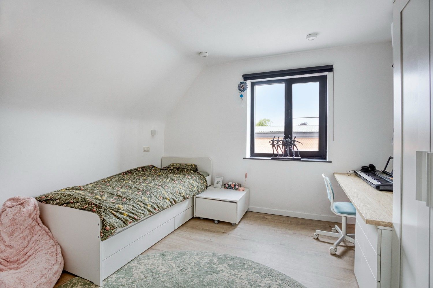 Volledig gerenoveerde woning met 5 slaapkamers en bijgebouw met diverse mogelijkheden foto 23