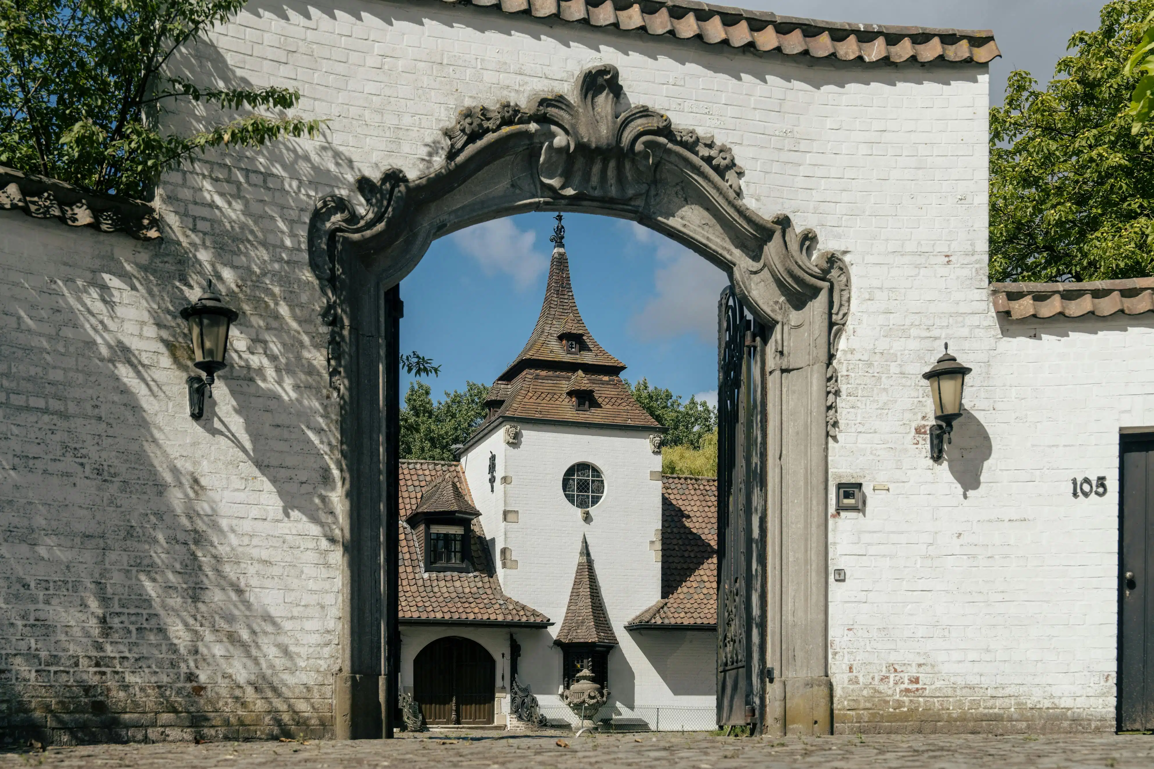Unieke villa met vijver te koop aan de rand van Roeselare foto 3
